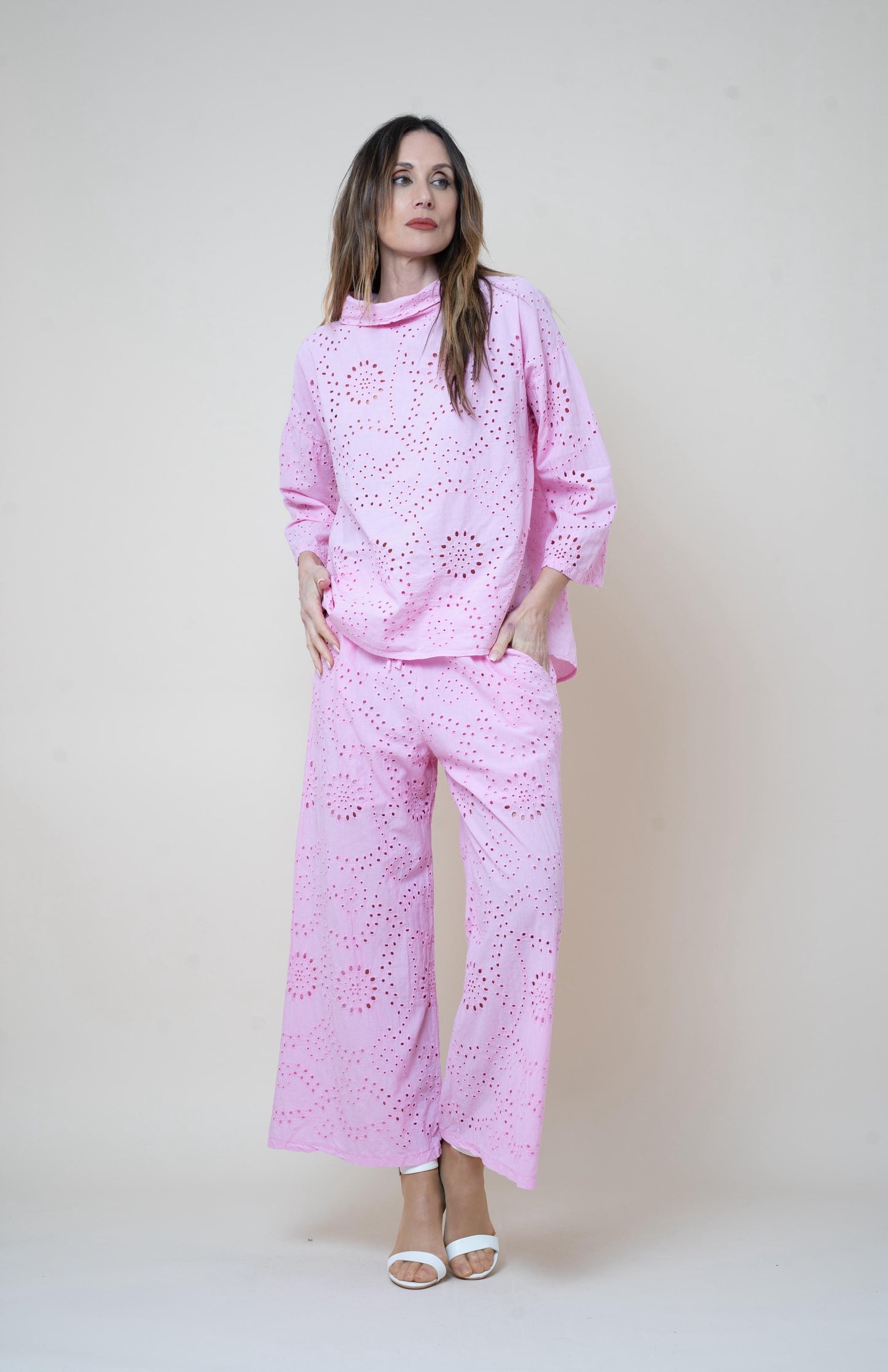 Pantalón bordado inglés rosa