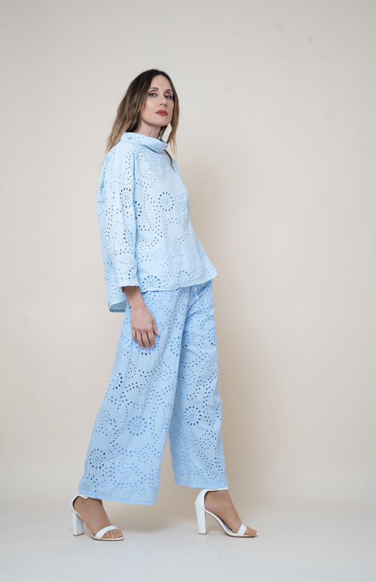 Pantalón bordado inglés azul