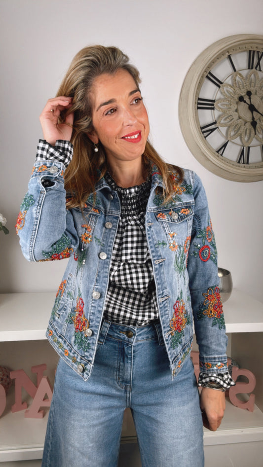 Chaqueta vaquera bordada