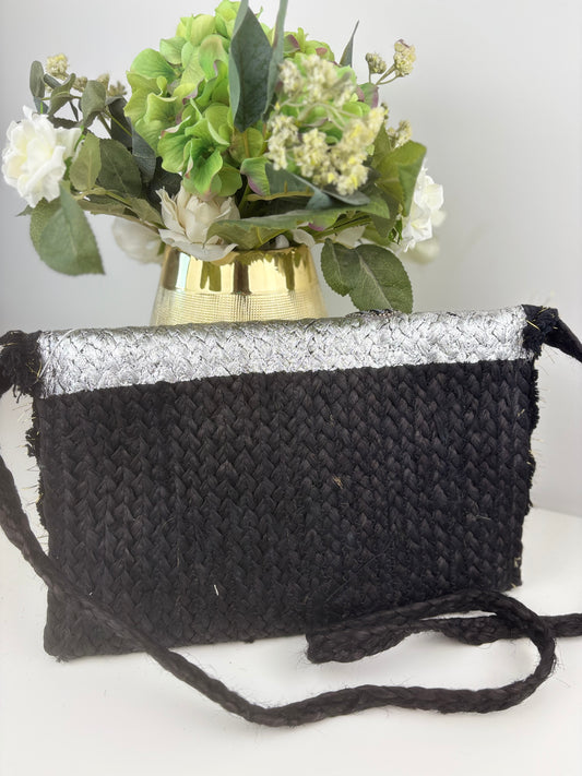 Bolso mariposa plateado y negro