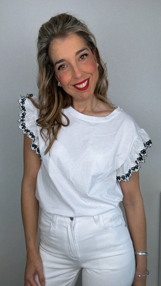 Camiseta manga corta volante negro