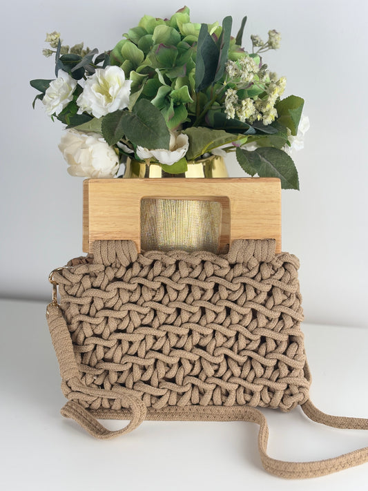 Bolso trenzado marrón