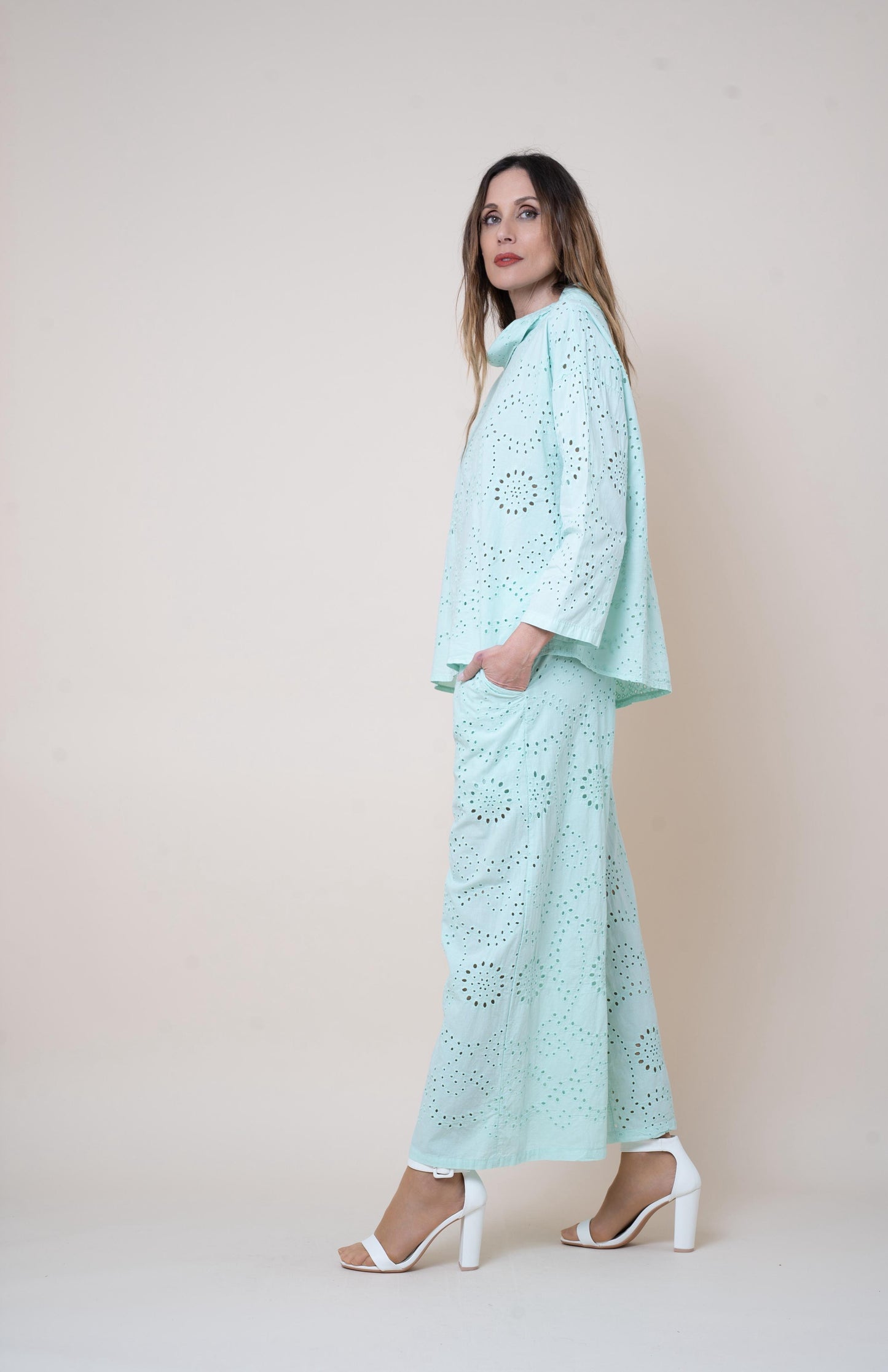 Pantalón bordado inglés verde