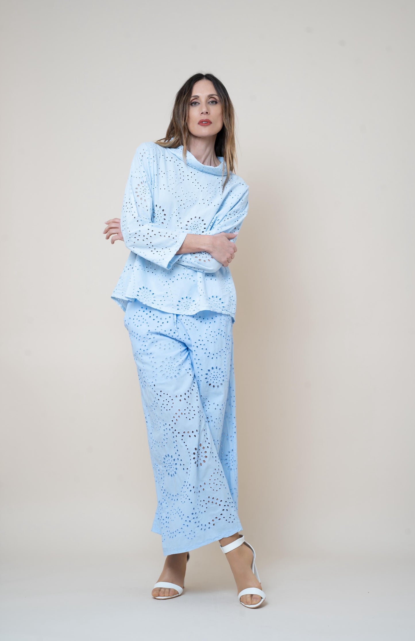 Pantalón bordado inglés azul