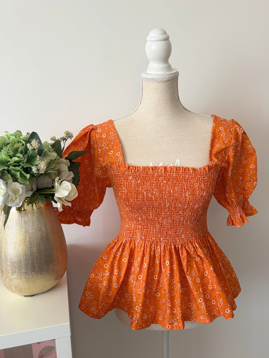 Top floral naranja