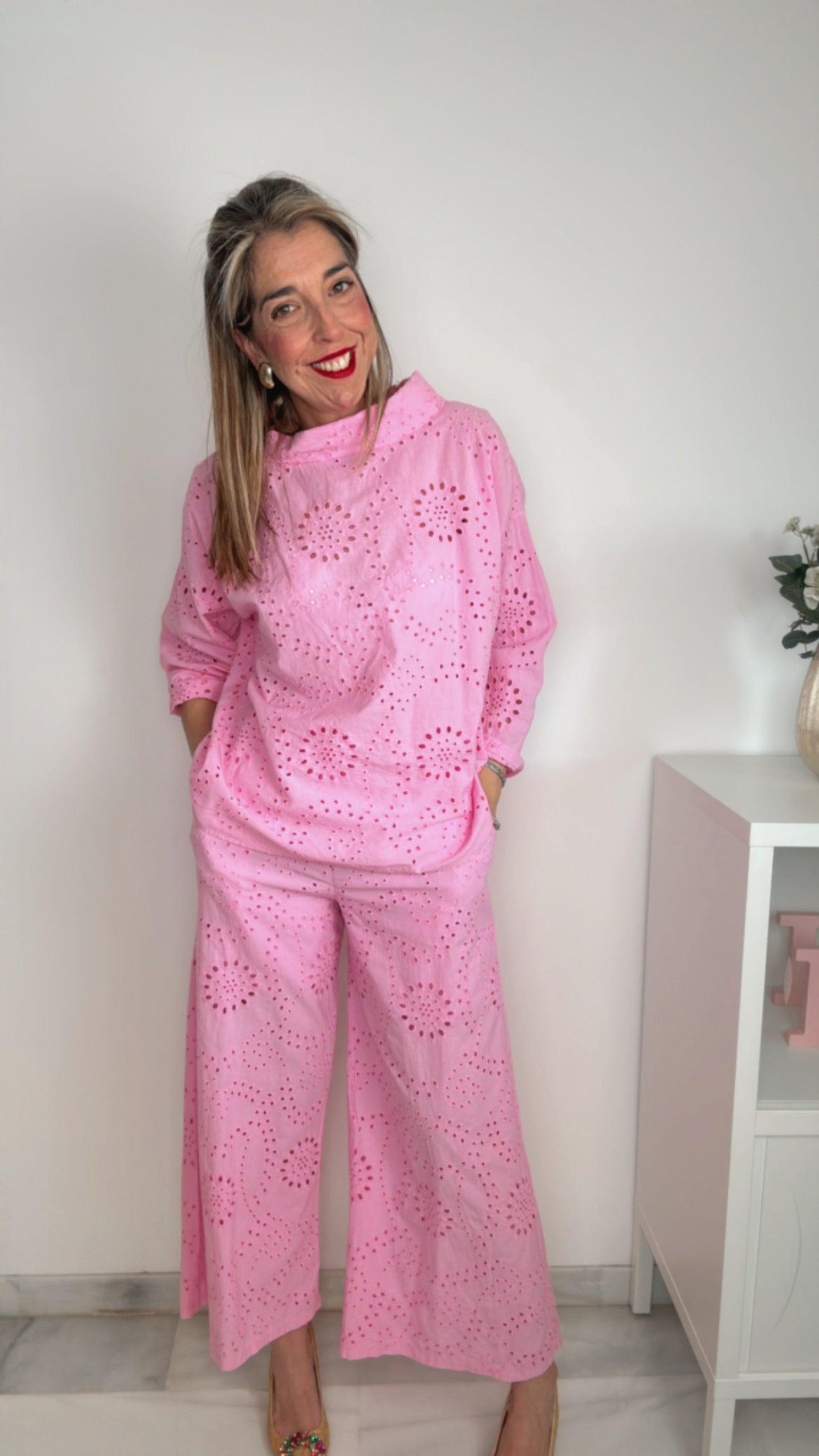 Pantalón bordado inglés rosa