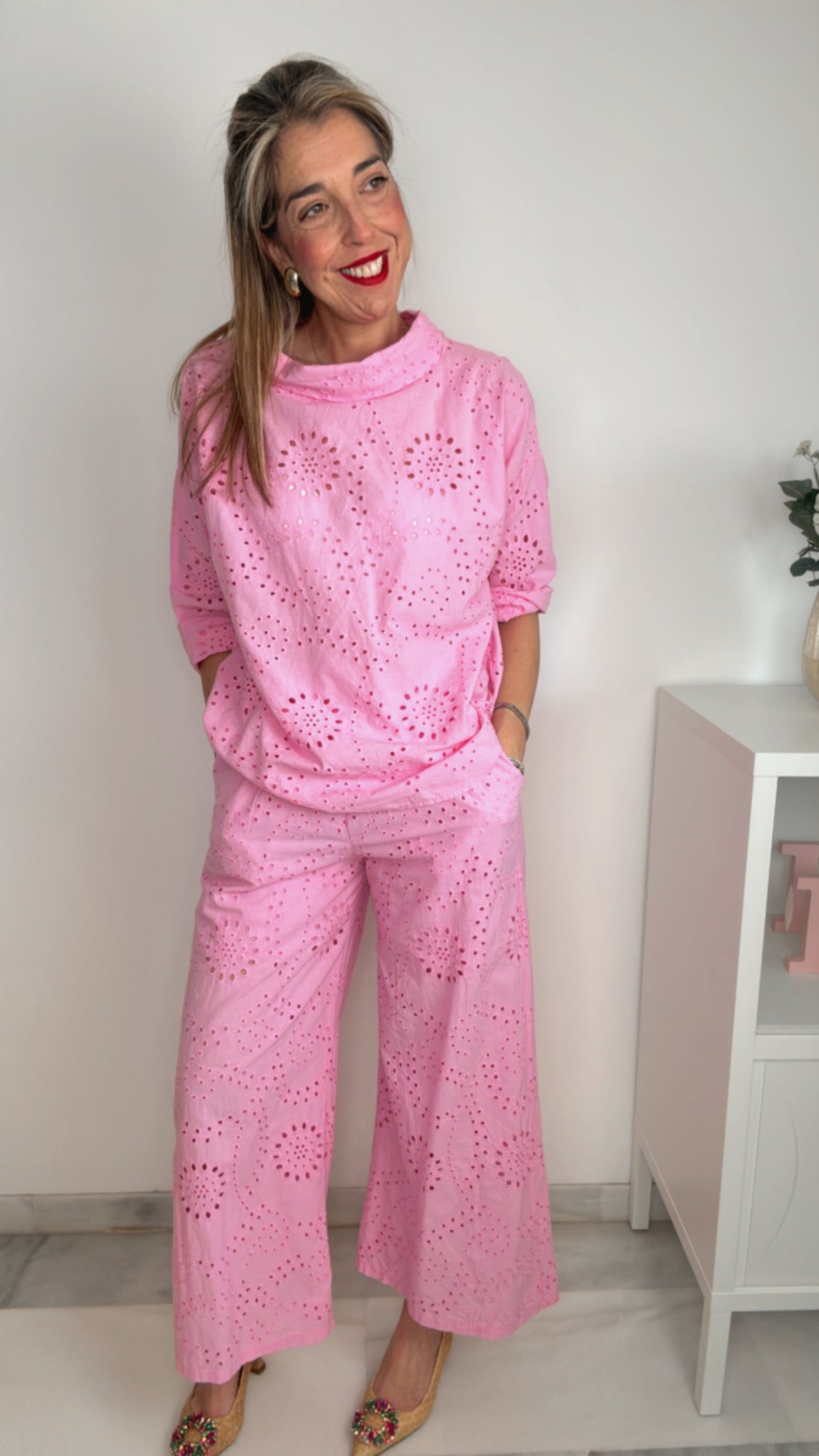 Pantalón bordado inglés rosa