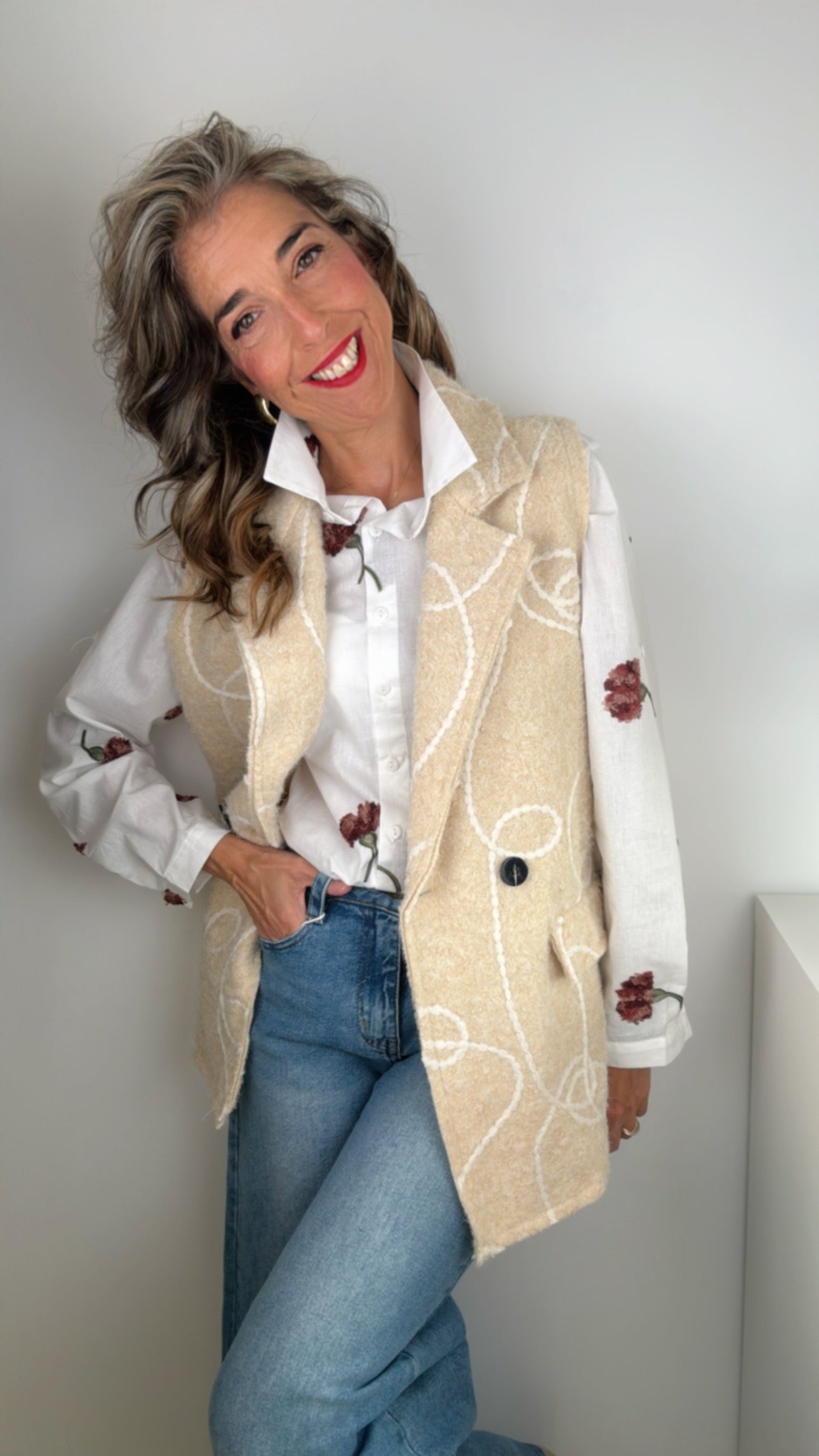Chaleco bordado beige