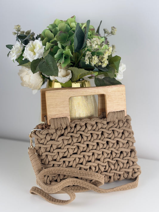 Bolso trenzado marrón