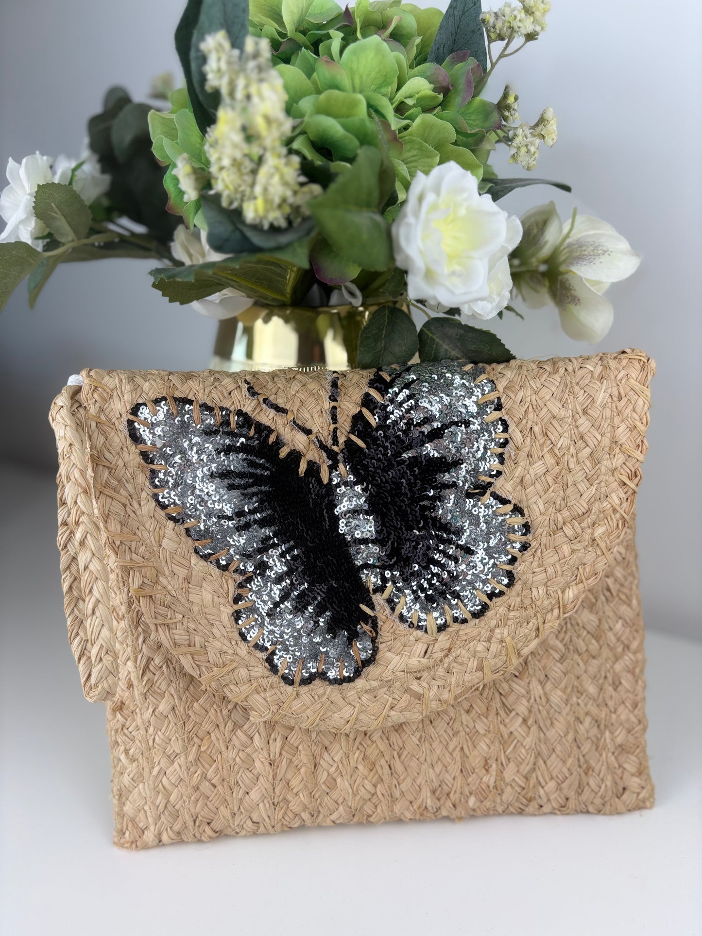 Bolso mariposa negro y plata