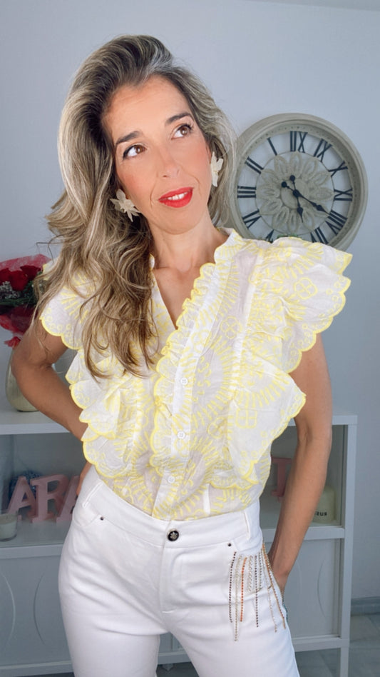 Blusa amarilla bordada